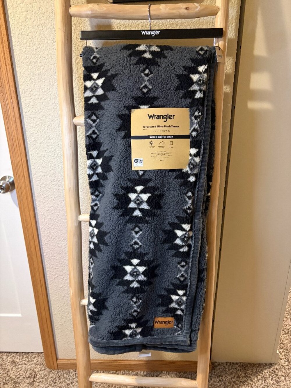 Wrangler Oversized Ultra Plush Throw Blanket 50x70 Western Aztec NWT